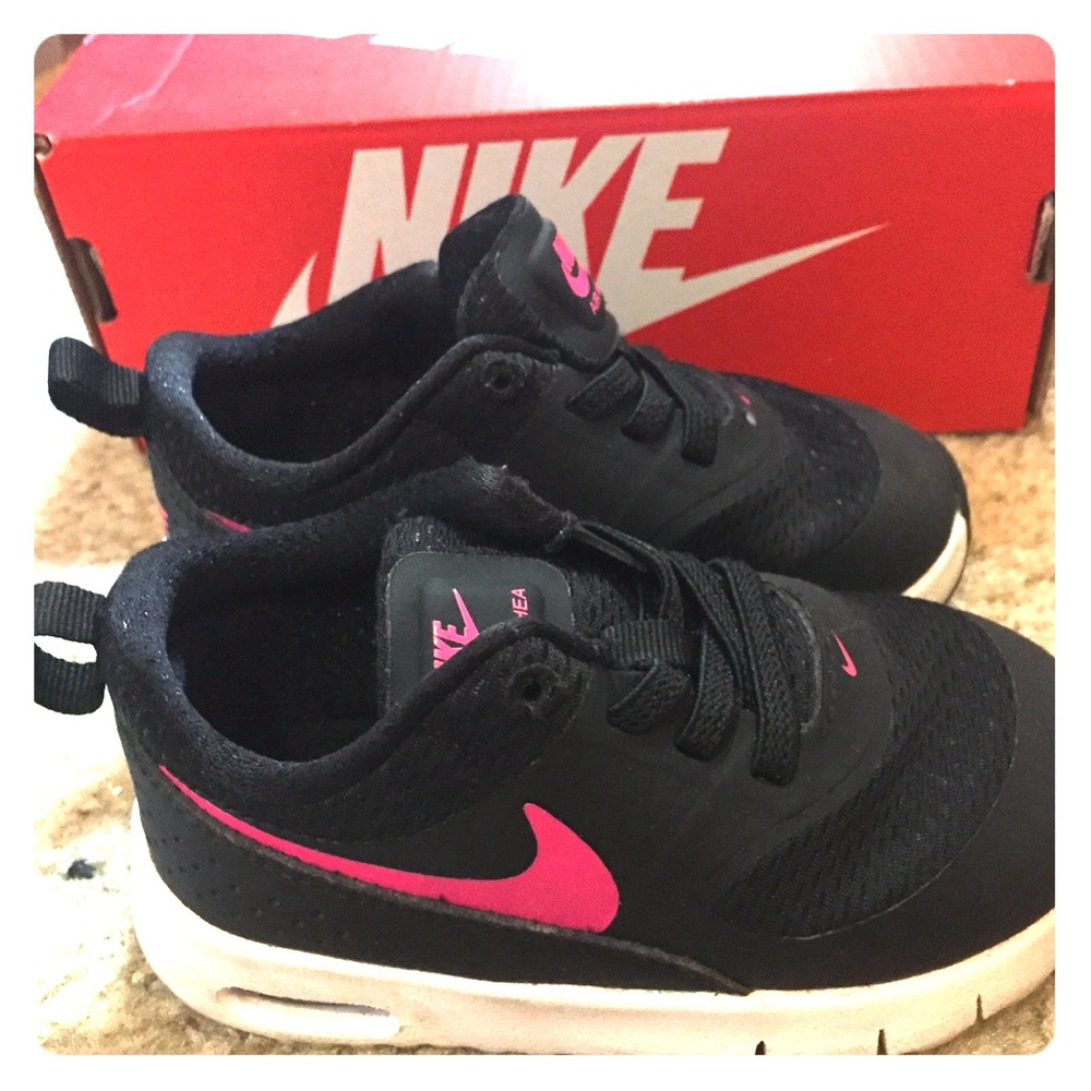 Toddler Nike sneakers